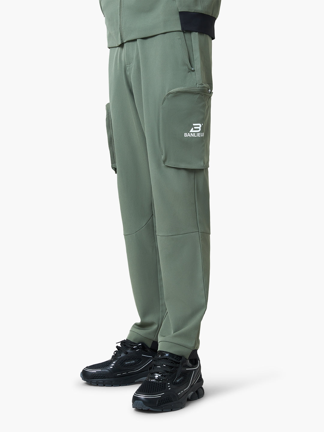 PERFORMANCE CARGO TRACKPANTS | OLIVE
