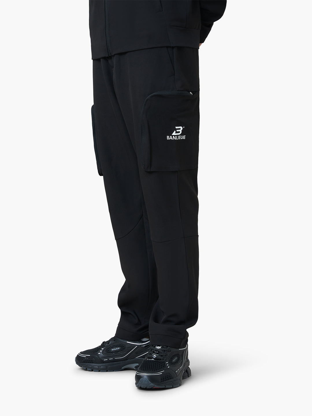 PERFORMANCE CARGO TRACKPANTS | BLACK