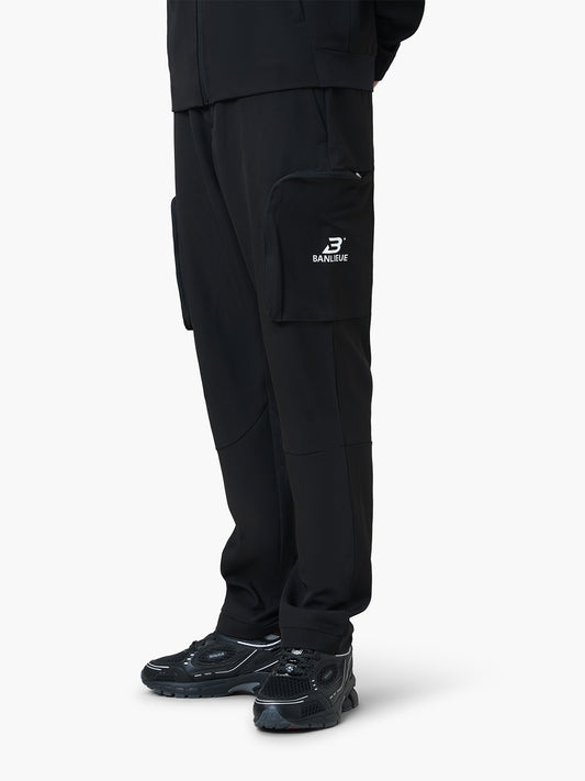 PERFORMANCE CARGO TRACKPANTS | BLACK