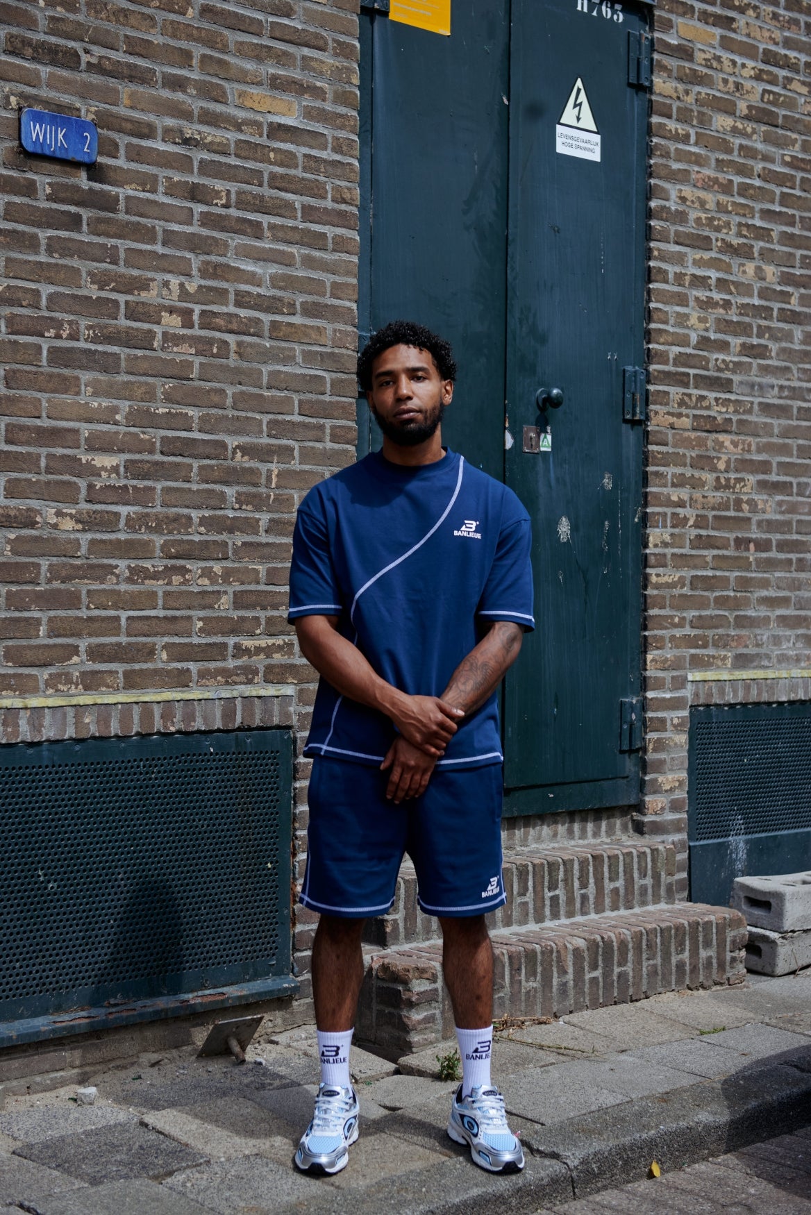 CONTRAST STITCH T-SHIRT | NAVY / WHITE