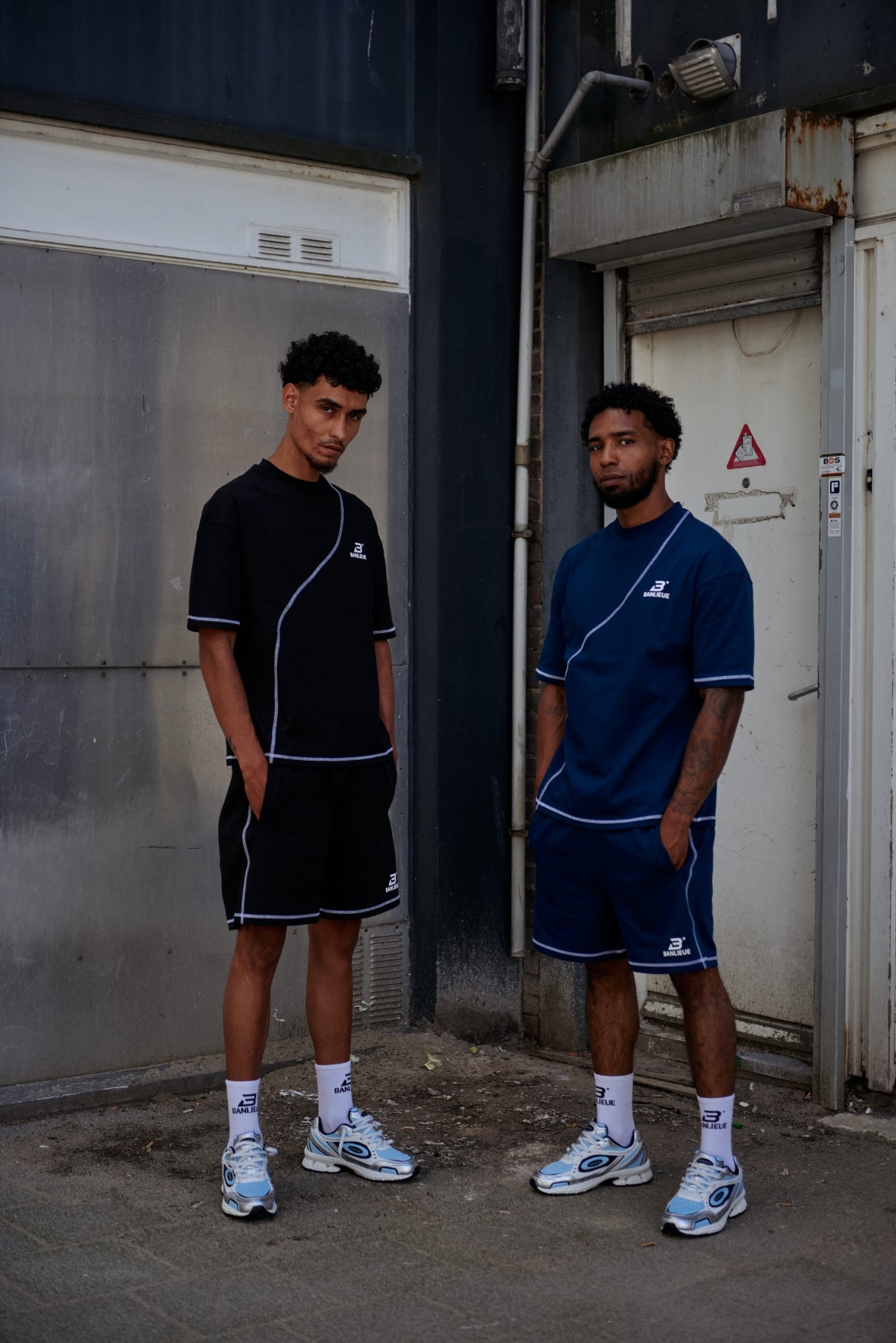 CONTRAST STITCH SHORTS | BLACK / WHITE