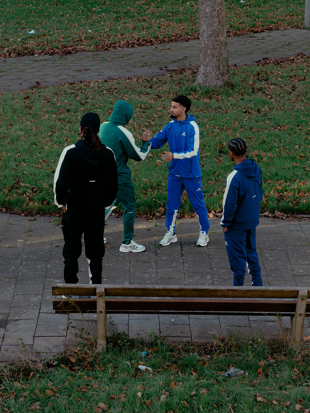 PERFORMANCE V2 TRACKPANTS | DARK ROYAL GREEN